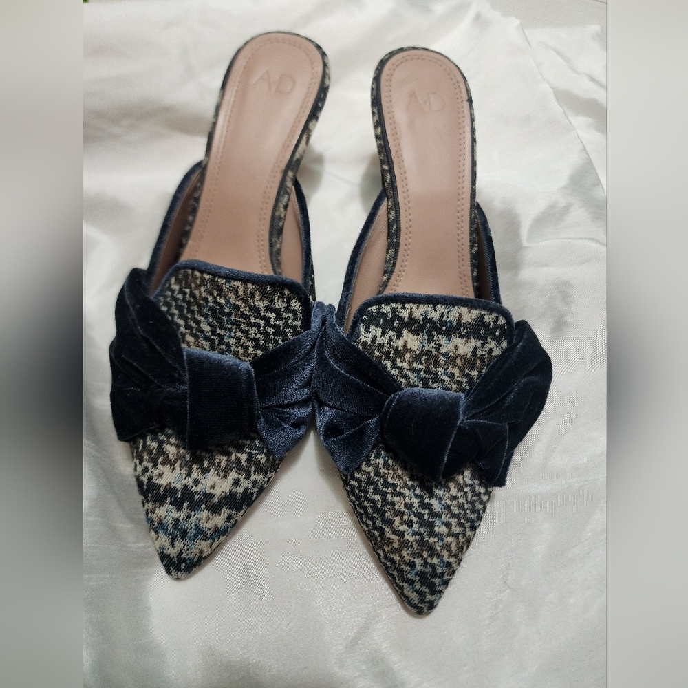 AD & Daughters size 8 kitten heels